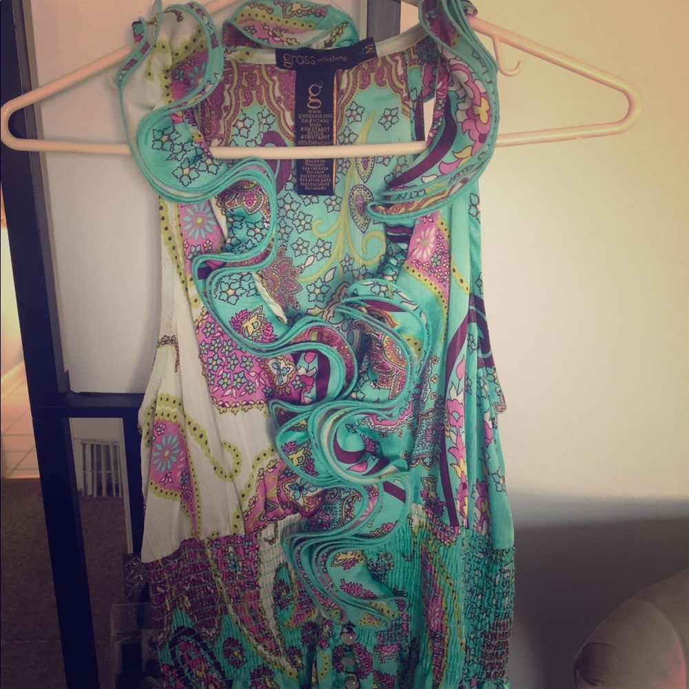 Sleeveless ruffly top